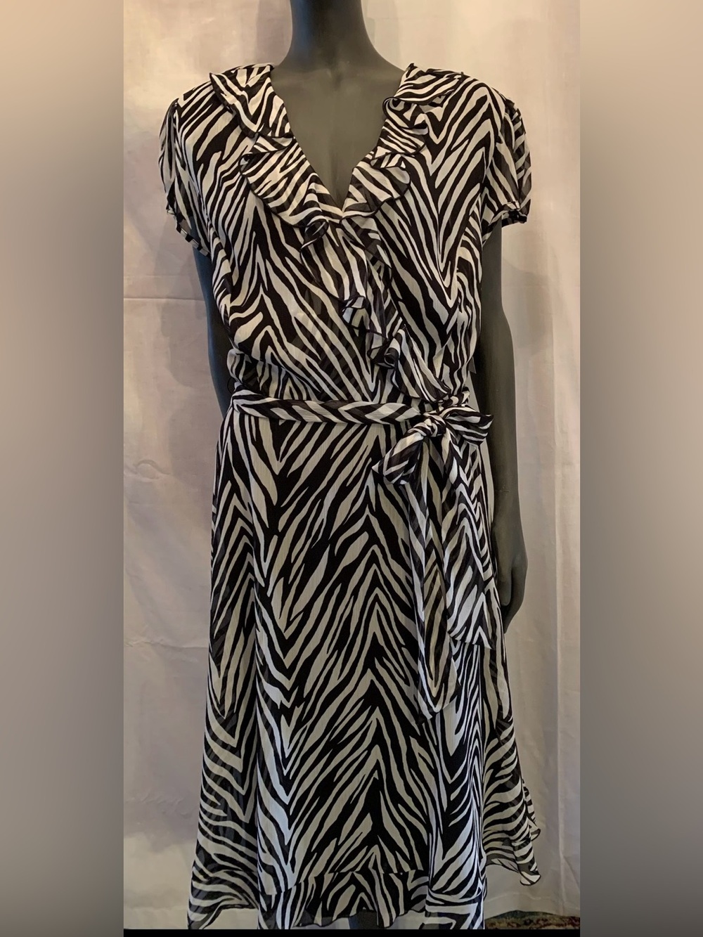 MSK Black and White Zebra-Print V neck shot Sleeve Wrap Top
